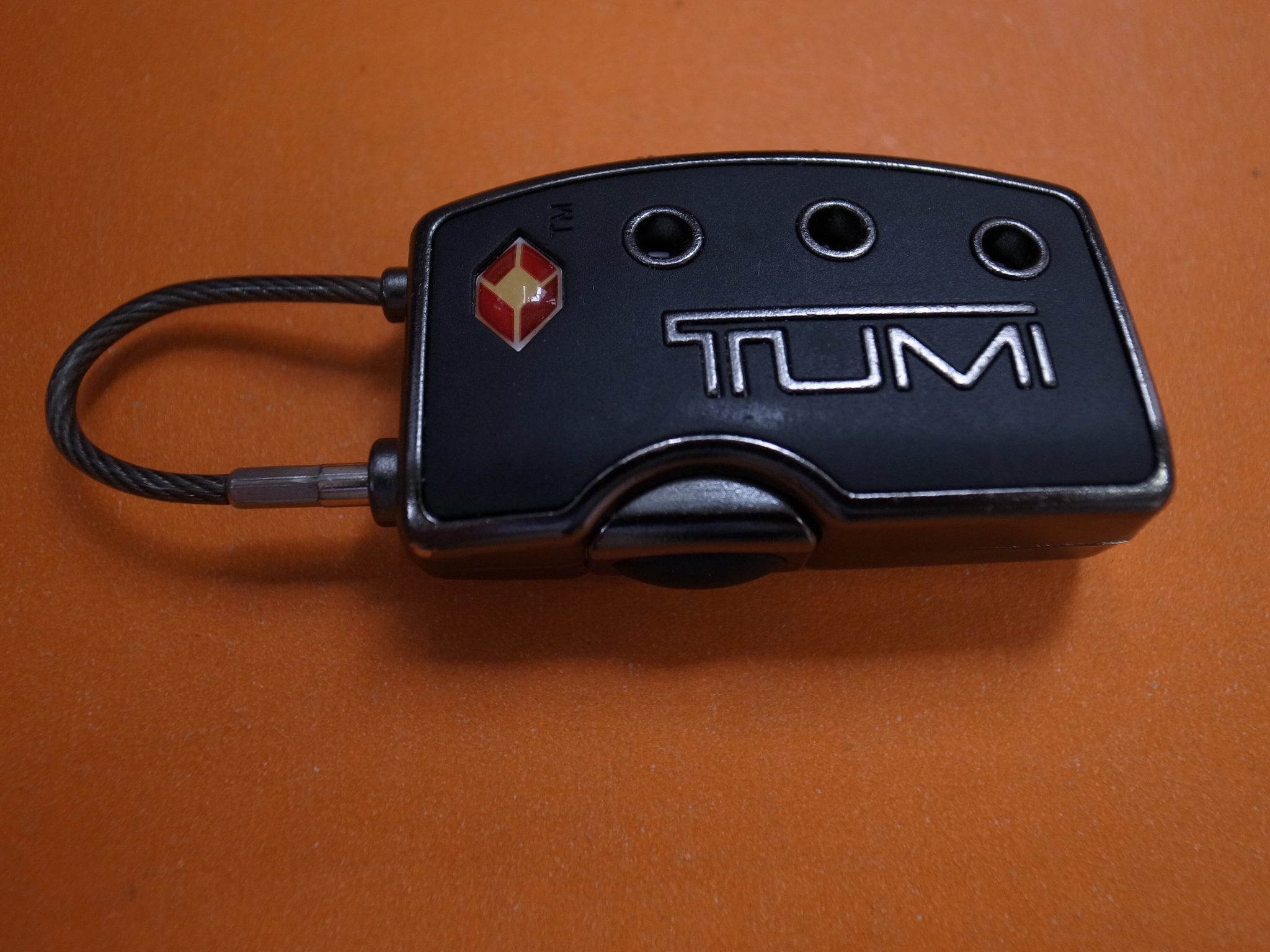 TSAロック（TSA Accepted Combination Lock）＜12年5か月後レビュー＞ TUMIを買う TUMIを使う